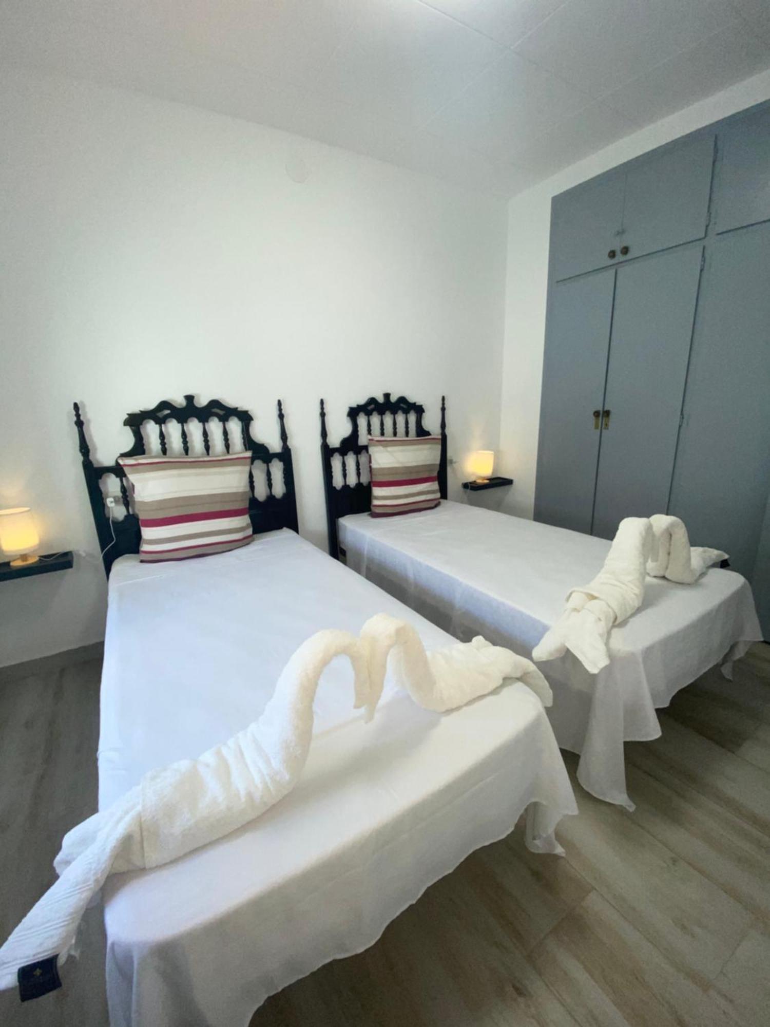 Sol Playa Piscina Apartment เอมปูเรียบราบา ภายนอก รูปภาพ